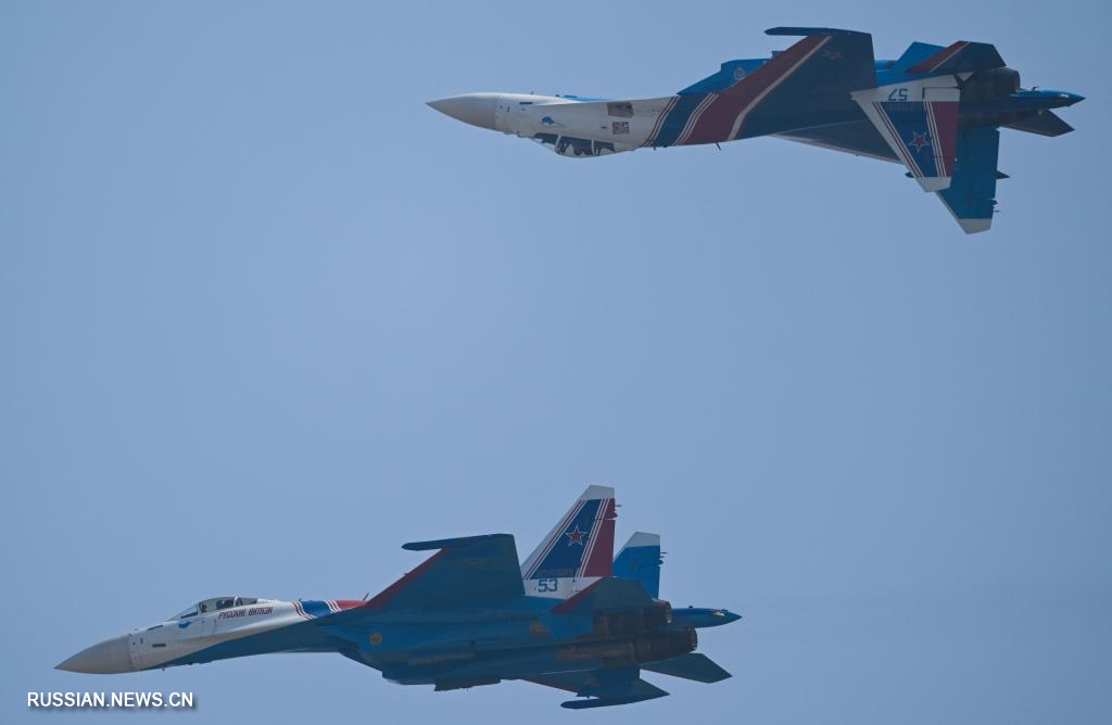 "Русские витязи" показали летное мастерство в рамках авиасалона Airshow China 2024