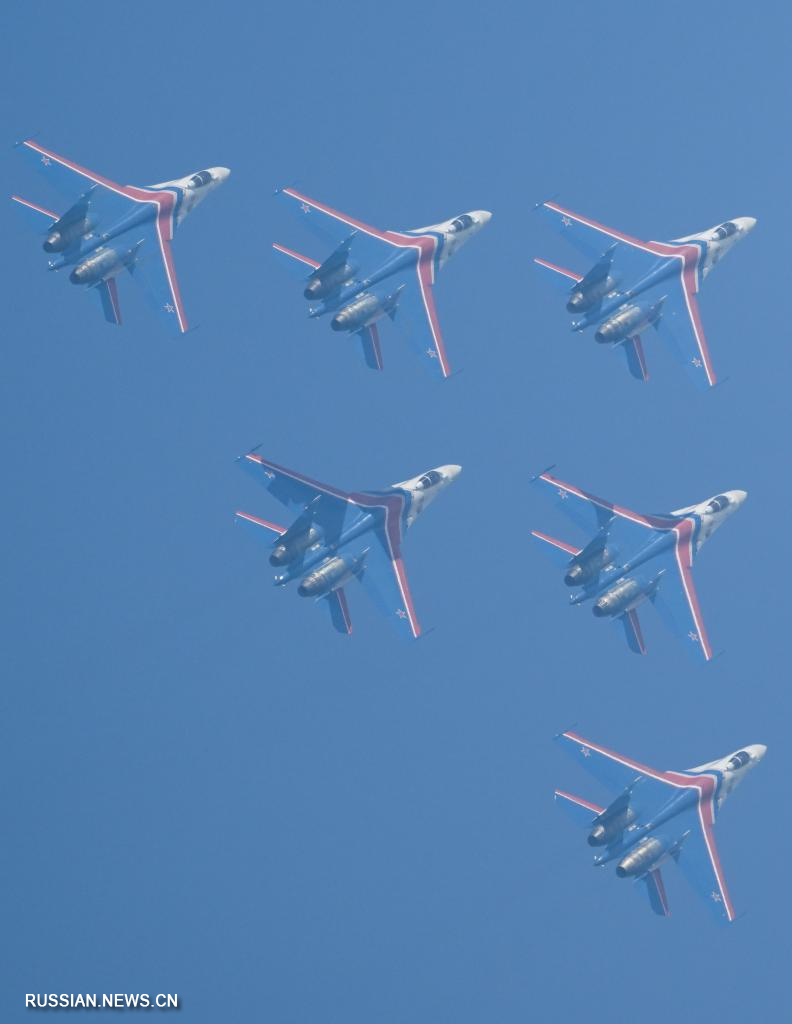 "Русские витязи" показали летное мастерство в рамках авиасалона Airshow China 2024