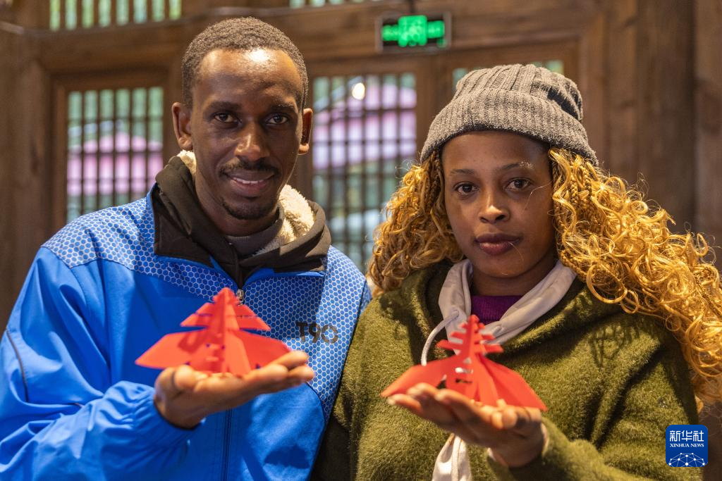 В Чунцине иностранные студенты познакомились с народными нравами и обычаями, прочувствовав на себе китайский Новый год