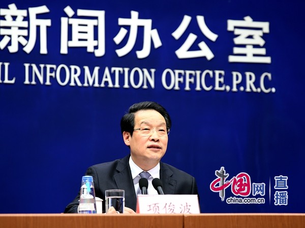 Xiang Junbo (Presidente de la Comisión de Regulación de Seguros): Eliminar los riesgos de raíz.