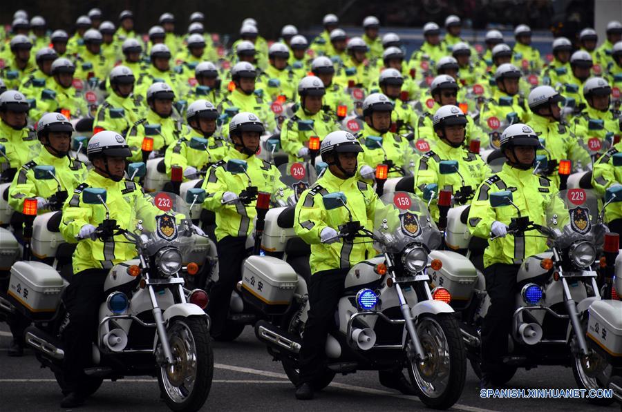 (2)CHINA-SHANDONG-POLICIA-ENTREGA MOTOCICLETAS