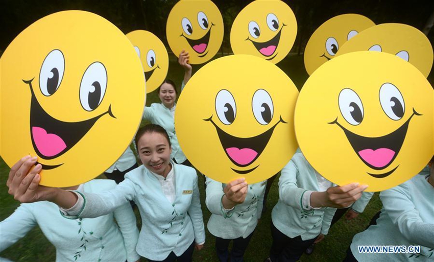 Una carita feliz por el D a Mundial de la Sonrisa Spanish.china