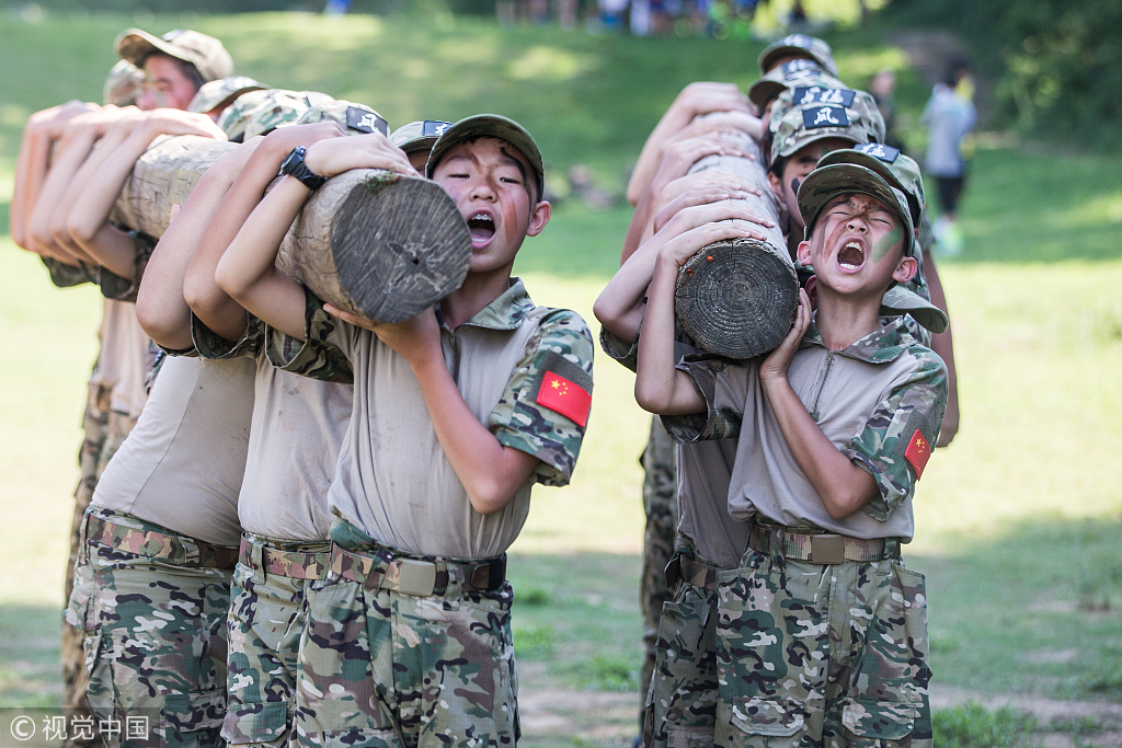 estudiantes chinos reciben entrenamiento militar intensivo