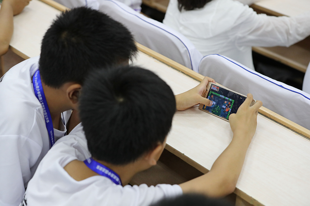 China Prohíbe Uso De Teléfonos Móviles En Aulas En Marco De Lucha Contra Adicción A Internet Y 