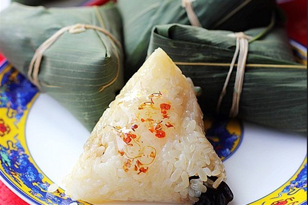 Zongzi, comida consumida durante el Festival del Bote de Dragón