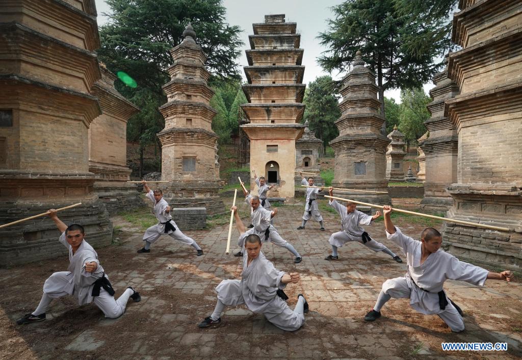 Monjes Shaolin Practicando Artes Marciales En Henan Spanish China Org