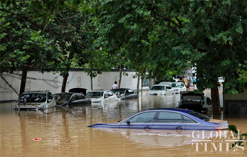 retroceden las aguas en la inundada zhengzhou