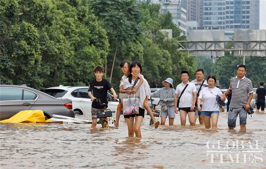 retroceden las aguas en la inundada zhengzhou