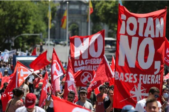 Miles marchan en España contra la OTAN previo a cumbre clave en Madrid ...