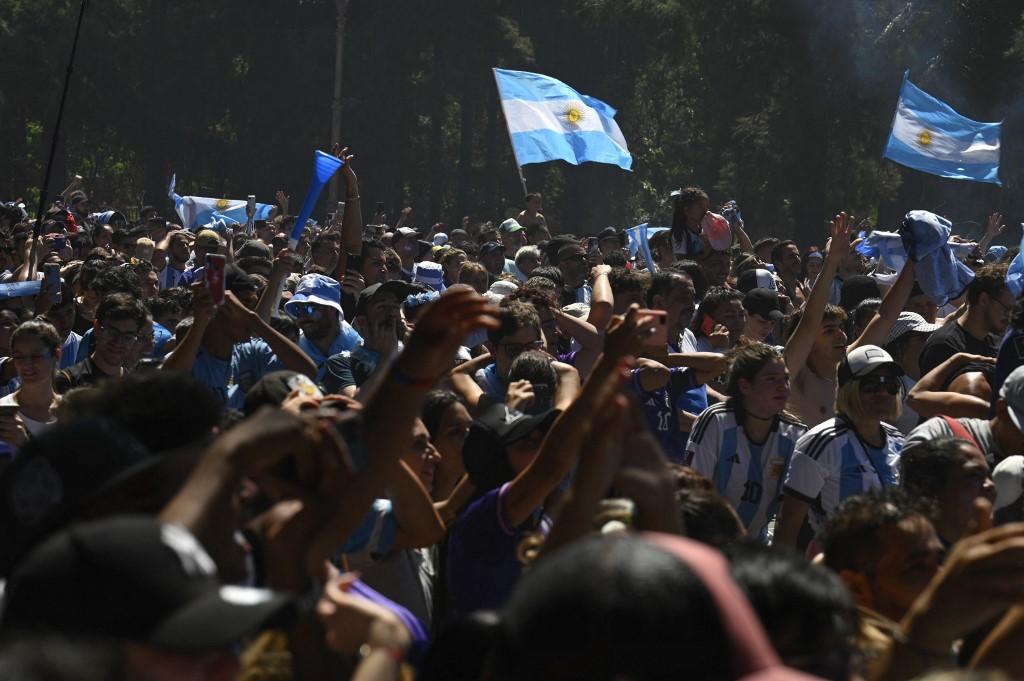 Banderas de Argentina flamearon tras alcanzar la Copa del Mundo 2022