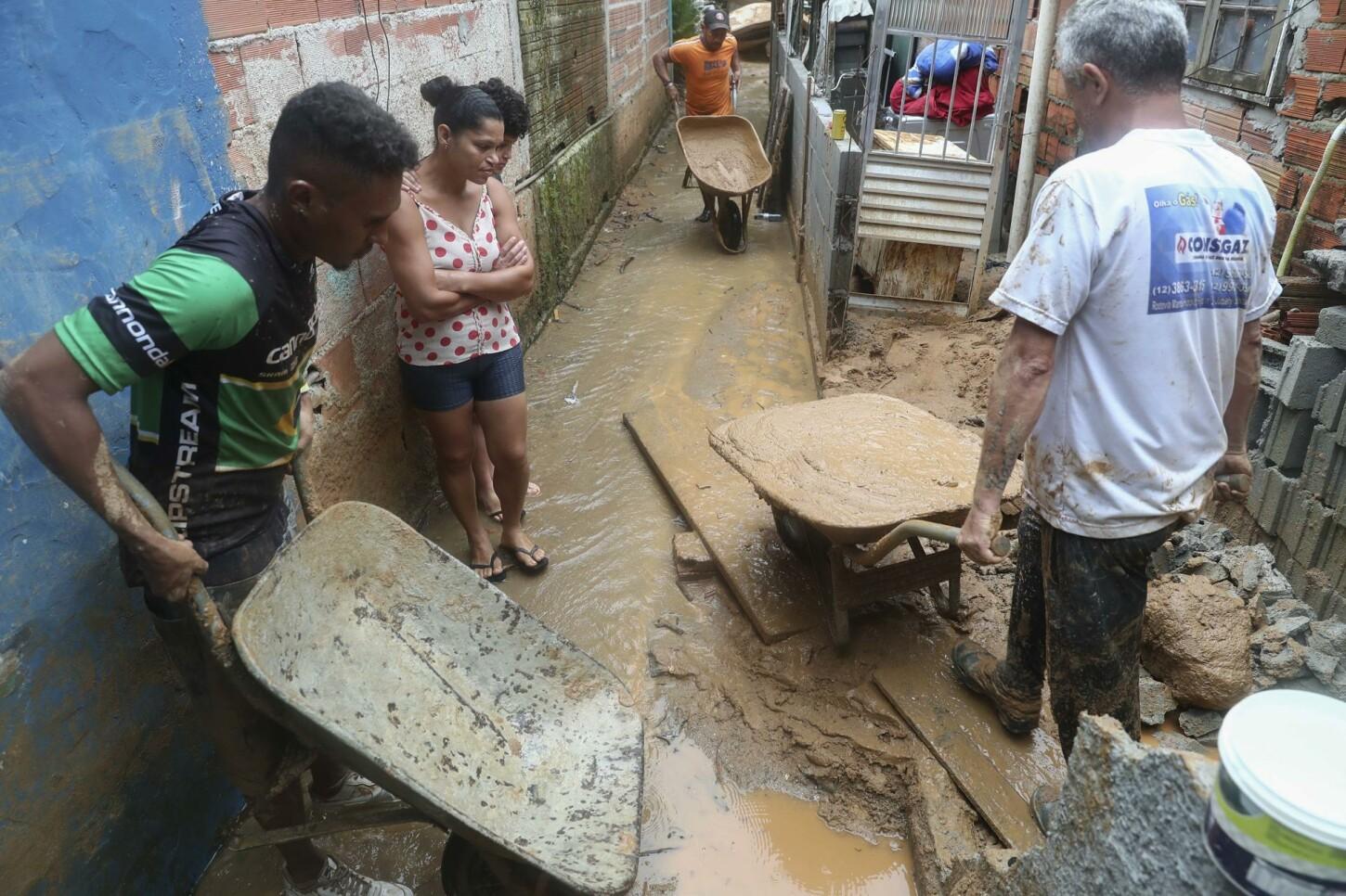 El municipio de Sao Sebastiao, en cuyas playas muchos paulistas pasan el feriado de carnaval, fue el más golpeado: cayeron más de 600 mm de lluvia en 24 horas (más del doble de lo esperado para el mes).