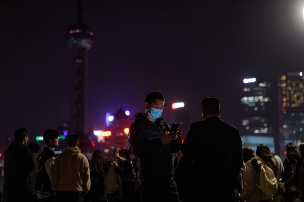 Imagen del apagón en la superpoblada ciudad china de Shanghai.