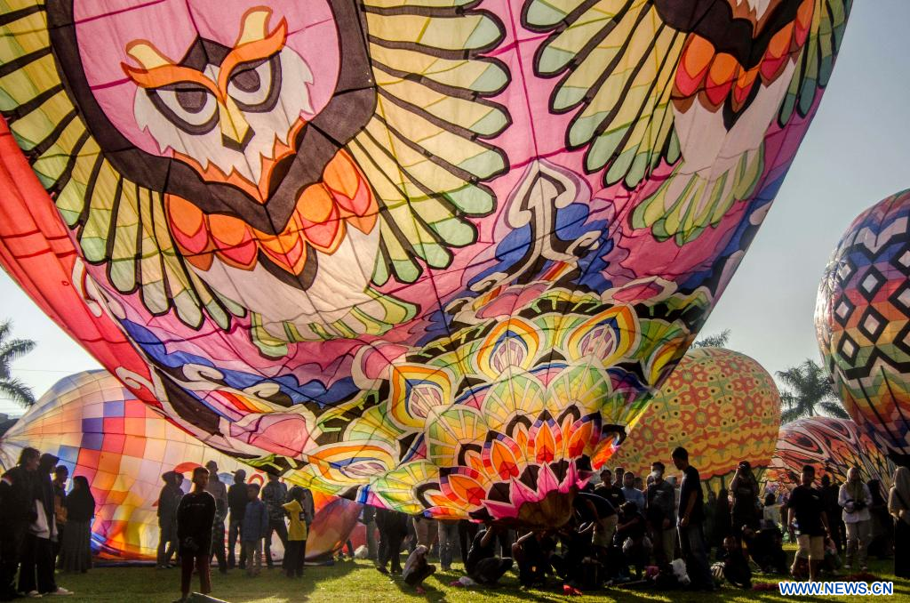 Festival De Globos En El Estadio Ronggolawe En Wonosobo Indonesia