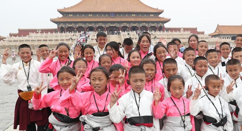 Ni Os Tibetanos Visitan Beijing Con Motivo Del D A Internacional Del