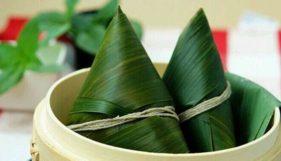 Zongzi, comida consumida durante el Festival del Bote de Dragón