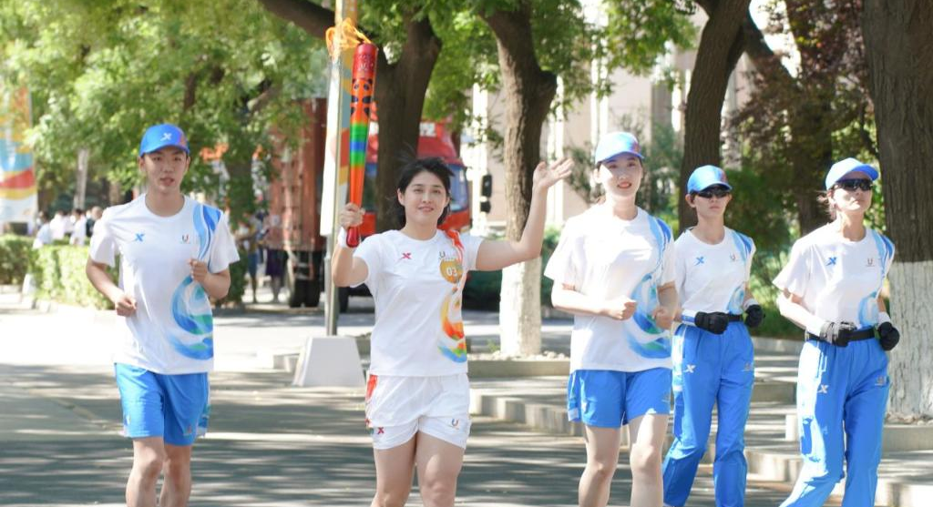 El Relevo De La Antorcha De La Universiada De Chengdu Da Comienzo En