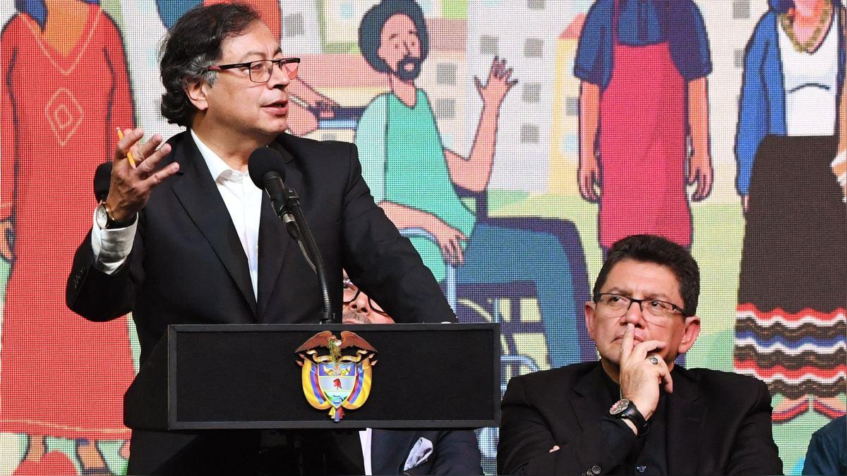 Gustavo Petro cumple un año de Gobierno acosado por los escándalos ...