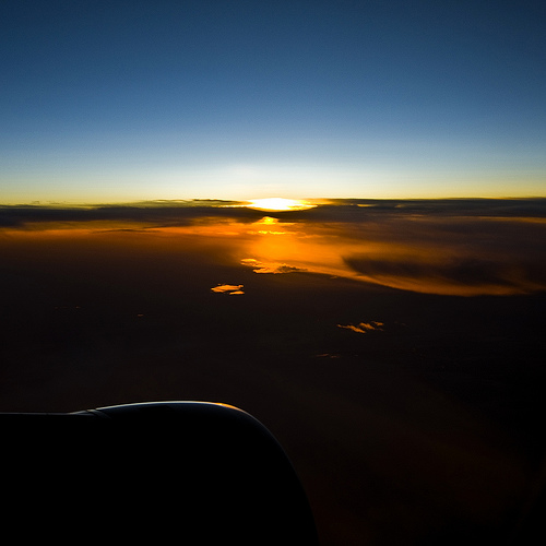 Taken about 30 minutes before landing at Melbourne International Airport in Australia, this photo shows a beautiful sunset. [Liu Jiao/China.org.cn]
