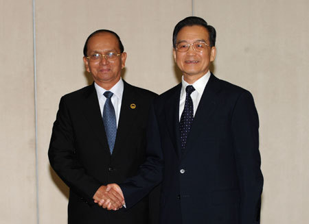 Chinese Premier Wen Jiabao (R) meets with his Myanmar's counterpart Thein Sein in Sanya, south China's Hainan Province, April 17, 2009. Thein Sein arrived in Sanya to attend the Boao Forum for Asia (BFA) Annual Conference 2009 which would be held in Boao, Hainan from April 17 to 19. [Xinhua photo]