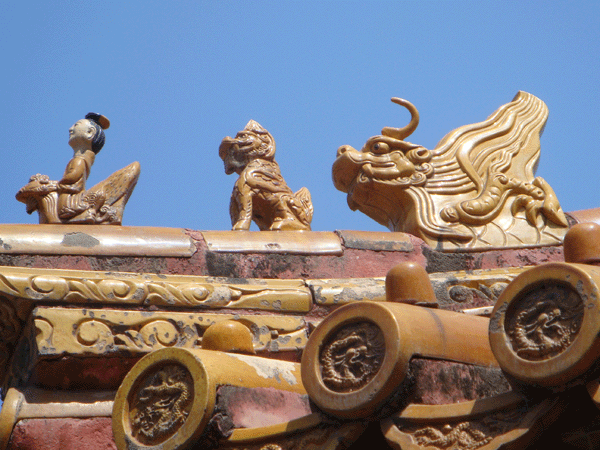 Details are everywhere inside the city. These water dragons stand guard in case of fire. [China.org.cn]