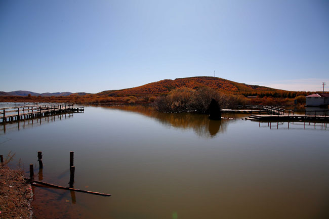 Photo taken on September 27, 2009 shows the scenery of Qixing Lake in north China&apos;s Inner Mongolia. [Peng Wei/China.org.cn]