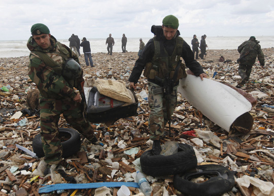 Rescue search operations continued off the Lebanese coast south of the capital Beirut on January 25, 2010. [Xinhua]