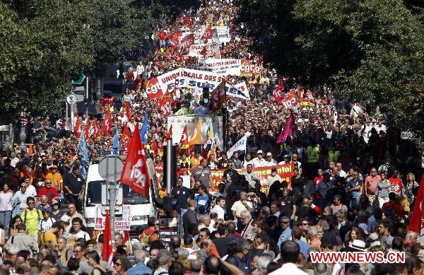 Private and public sector workers demonstrate during a nationwide strike over pension reforms in Paris September 23, 2010. France has finished its second day of massive protests in a month, with up to 3 million people out on the streets on Thursday expressing their anger against the government&apos;s retirement reform. [Xinhua/Reuters Photo]