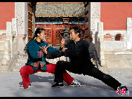 Father and daughter. Photographer: Matthew Kelly, British. [China.org.cn] 