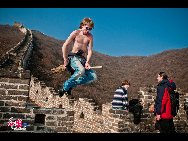 ACM ICPC World Prize Winners at The Great Wall. Photographer: Mikhail Pomerantsev, Russia. [China.org.cn] 