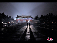 Walking in the ancient Capital city. Photographer: Philippe Bourgeois, France. [China.org.cn]