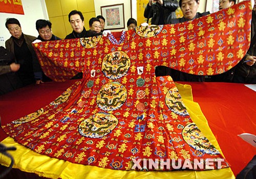 It is Chinese people that invented how to harvest the silk and use it in clothing and paper thousands years ago. [xinhuanet.om]