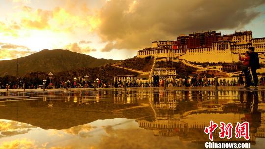 Potala Palace, one of the 'Top 10 must-see attractions in Tibet, China' by China.org.cn.
