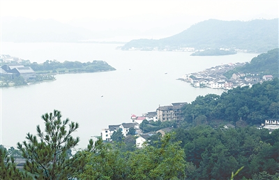 Dongqian Lake