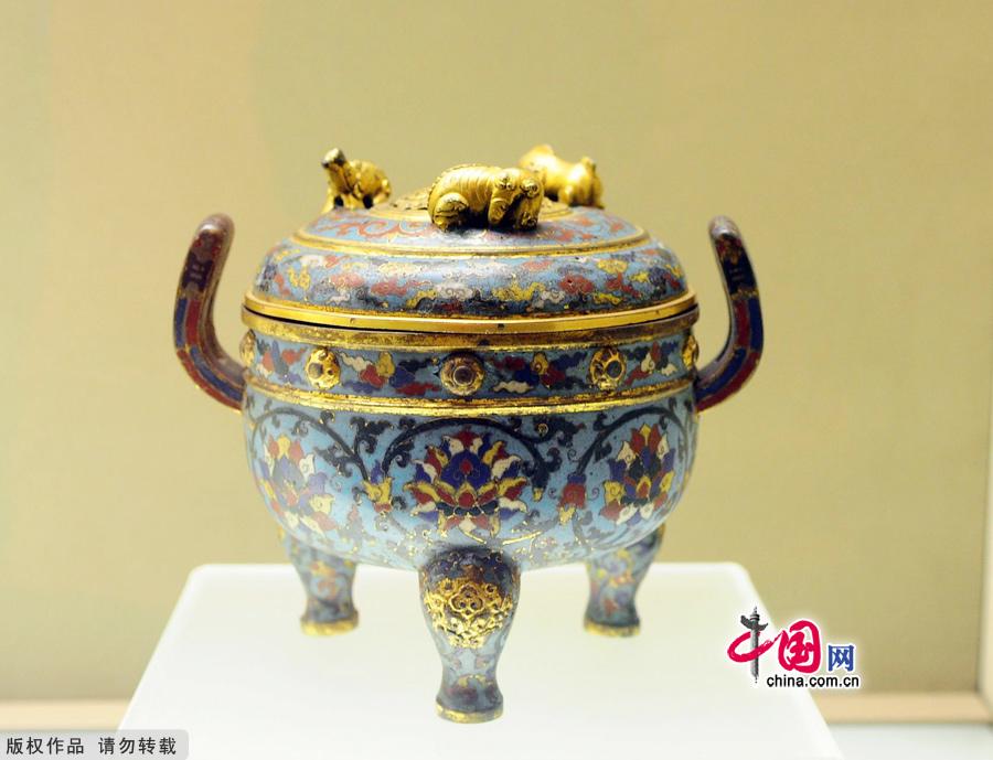 Established as the first private, non-profit museum in China, Guanfu Museum has been known as a home of cultural relics collection over the past 12 years. People are fascinated not only by over one thousand extraordinary pieces of art, mainly made in the late Ming and Qing dynasties, but also by its founder Ma Weidu, a well-known antique collector.