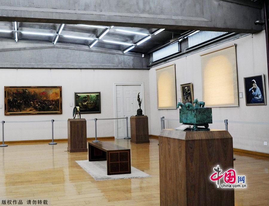 Established as the first private, non-profit museum in China, Guanfu Museum has been known as a home of cultural relics collection over the past 12 years. People are fascinated not only by over one thousand extraordinary pieces of art, mainly made in the late Ming and Qing dynasties, but also by its founder Ma Weidu, a well-known antique collector.