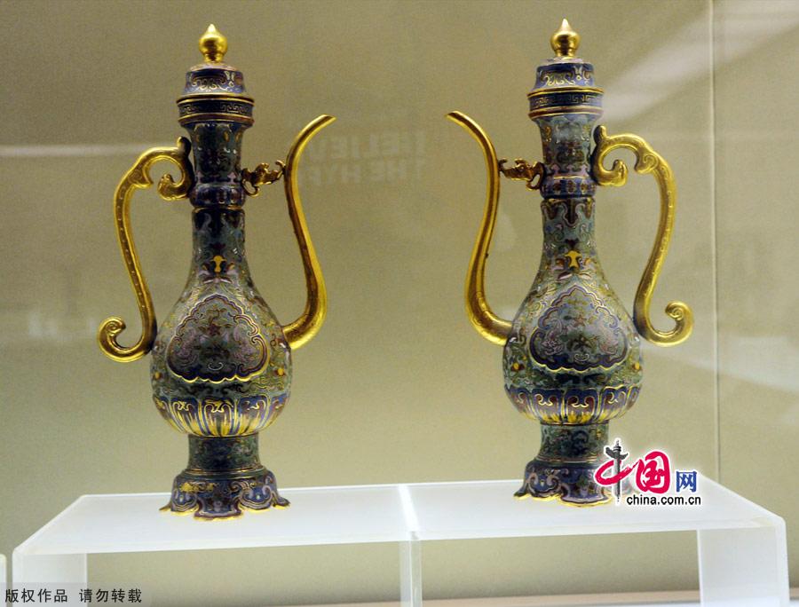 Established as the first private, non-profit museum in China, Guanfu Museum has been known as a home of cultural relics collection over the past 12 years. People are fascinated not only by over one thousand extraordinary pieces of art, mainly made in the late Ming and Qing dynasties, but also by its founder Ma Weidu, a well-known antique collector.