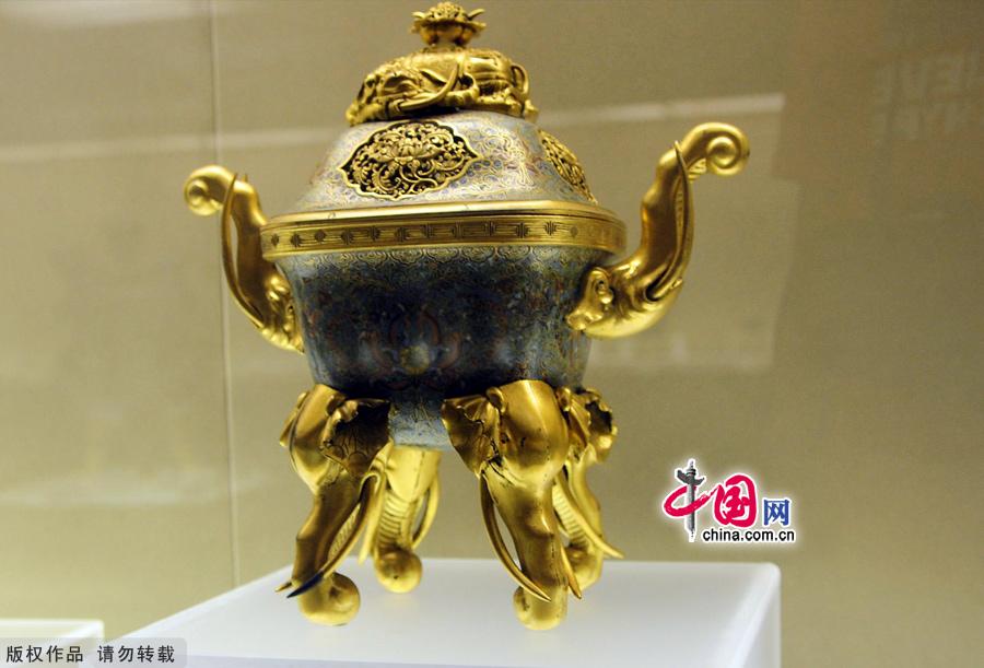 Established as the first private, non-profit museum in China, Guanfu Museum has been known as a home of cultural relics collection over the past 12 years. People are fascinated not only by over one thousand extraordinary pieces of art, mainly made in the late Ming and Qing dynasties, but also by its founder Ma Weidu, a well-known antique collector.