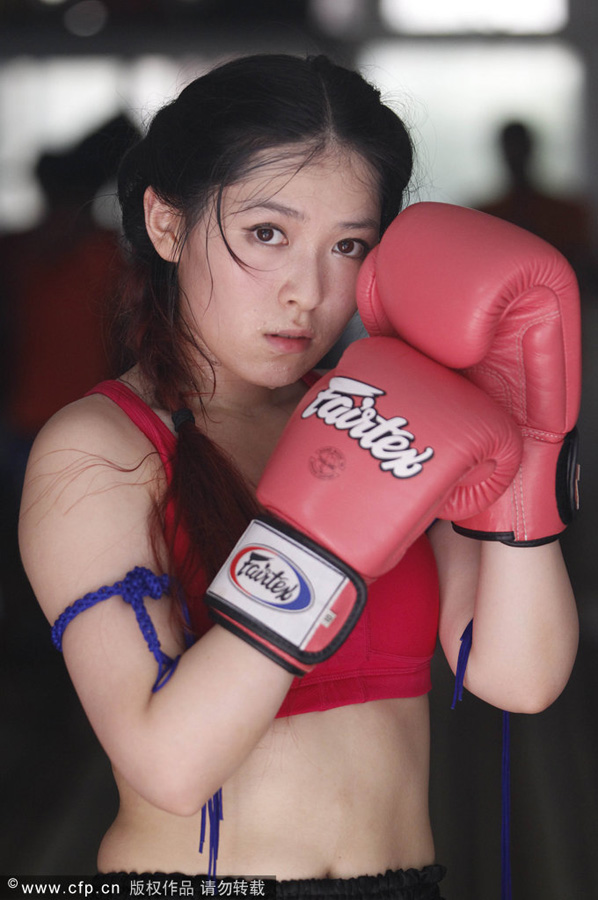 Zhang Peiran is training under the instructions of her coach Cao Anming in a fighting club in Qingdao, east China. The 21-year-old Kungfu fanatic is studying in Britain and practices sanda (sparring) during her summer holidays. 