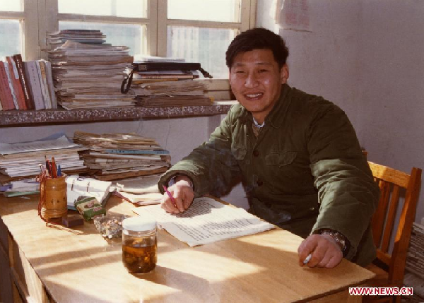 File photo taken in 1983 shows Xi Jinping poses for photo as he sits in his office in Zhengding County, north China&apos;s Hebei Province.[Photo/Xinhua]