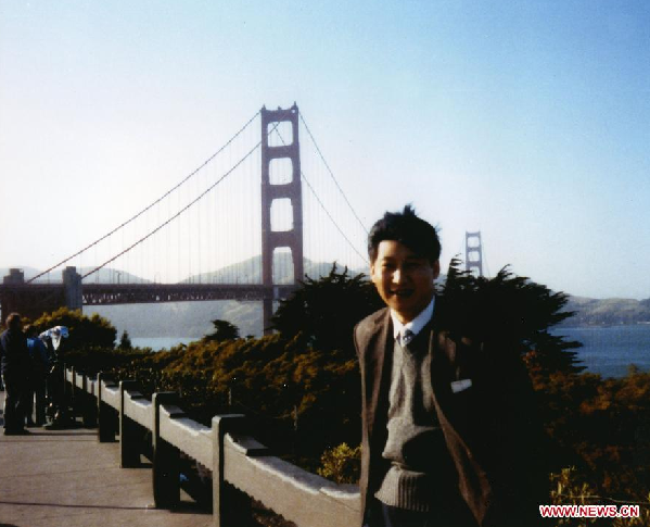 File photo taken in 1985 shows Xi Jinping, then secretary of the Zhengding County Committee of the Communist Party of China (CPC), poses for photos as he visits San Francisco in the United States.[Photo/Xinhua]