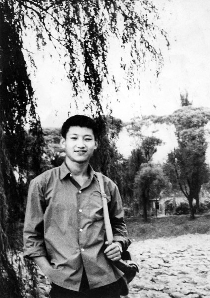File photo taken in 1972 shows Xi Jinping returns home in Beijing to visit his relatives during the time when he is an educated youth in countryside. [Photo/Xinhua]