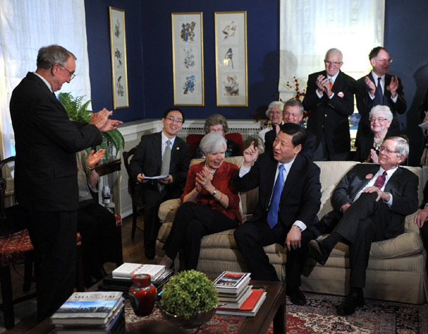File photo taken in February 2012 shows Xi Jinping (2nd R, front) and his old American friends who got to know each other 27 years ago have a tea chat at a friend&apos;s home during his visit to the State of Iowa in the United States. [Photo/Xinhua]
