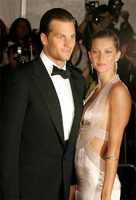 Gisele Bündchen and Tom Brady, one of the &apos;top 10 Vanity Fair&apos;s best-dressed celebrities in 2013&apos; by China.org.cn.