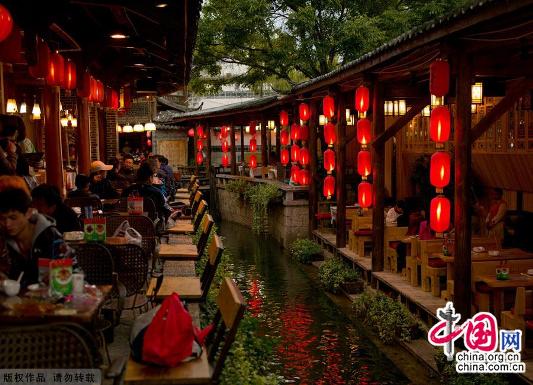 Sifang Street of Lijiang, one of the &apos;Top 10 snack streets in China&apos; by China.org.cn