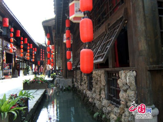 Jinli Pedestrian Street in Chengdu, one of the &apos;Top 10 snack streets in China&apos; by China.org.cn
