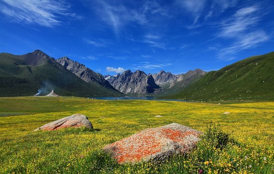 Animaqing Mountains, one of the 'Top 8 holy mountains in Tibet' by China.org.cn