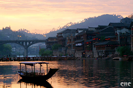 Fenghuang Ancient Town, one of the &apos;Top 10 romantic destinations for Double Seventh Festival&apos; by China.org.cn