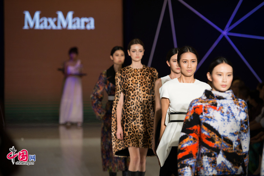 Italian name brand MaxMara launches its latest trendy wears for this upcoming autumn and winter on Sunday, Sept. 21, 2014, at the Charter Wukesong Shopping Center in Beijing. The latest MaxMara fashion features yellow and brown colours. [Photo by Chen boyuan]