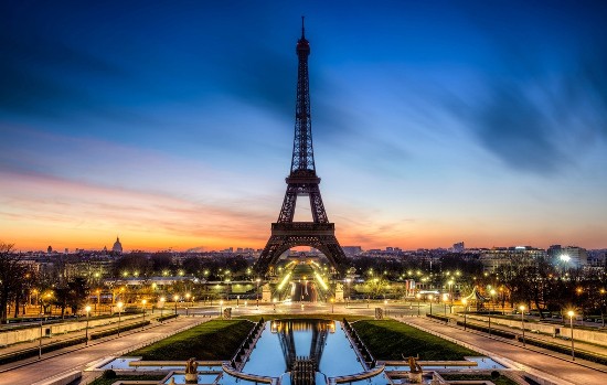 Eiffel Tower, one of the &apos;Top 10 suicide spots in the world&apos; by China.org.cn