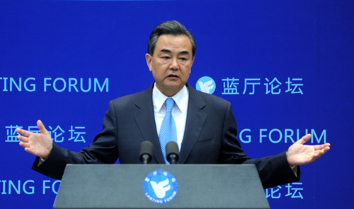 2015年4月28日，以“互利共赢的国际产能合作·聚焦河北”为主题的第十一届“蓝厅论坛”在外交部举行，外交部部长王毅发表主旨演讲。